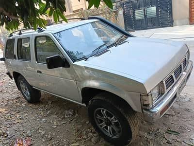 Nissan PathFinder Jeep for sale in Good condition