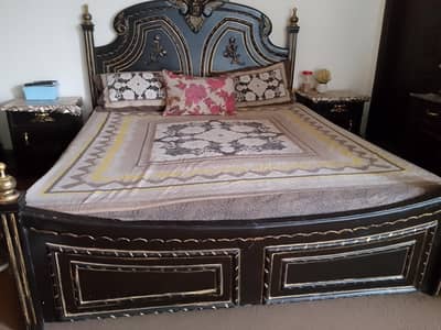 king size chinotti style bed