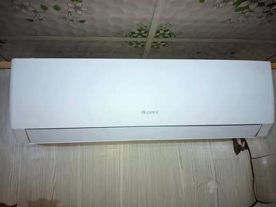 GREE SPLIT AC DC INVERTER LIKE NEW CONDITION BOUGHT IN 2021
