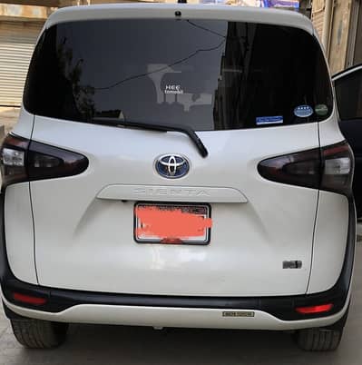 Toyota Sienta 2016