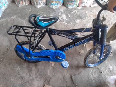 سائیکل برائے فروخت 10 12 سال بچے کا سائیکل ہے