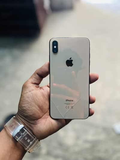 I phone XS Max .  WhatsApp 03221662362