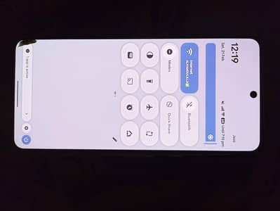 Google pixel 8 pro panel display LCD with finger