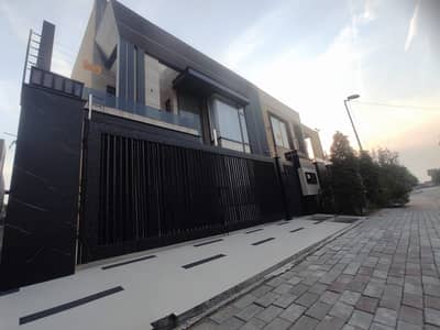 10 Marla brand new luxury House available for Sale in bahria town lahore