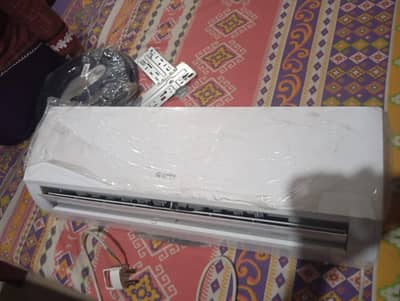 Gree Split AC used only 2 weeks like new