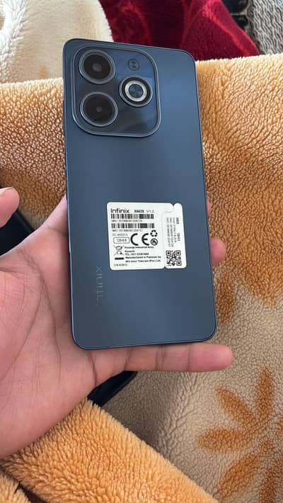 hot40i 8+8/128gb 10/10 only with charger