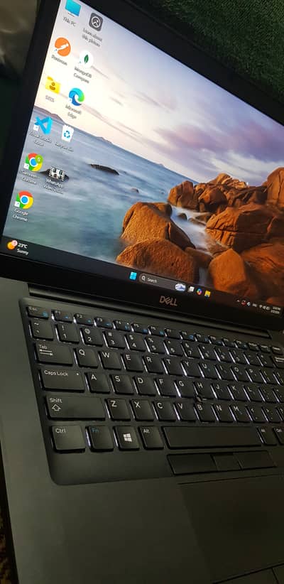 Dell laptop i7 available for sale ,contact on 0323 6008986