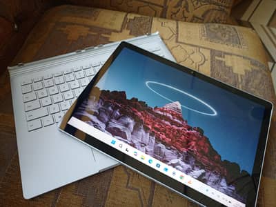 Microsoft surface book 2 8th Gen ( 8gb/256gb)