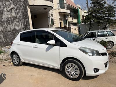Toyota Vitz 2011 Super White 1000 cc Lahore Register