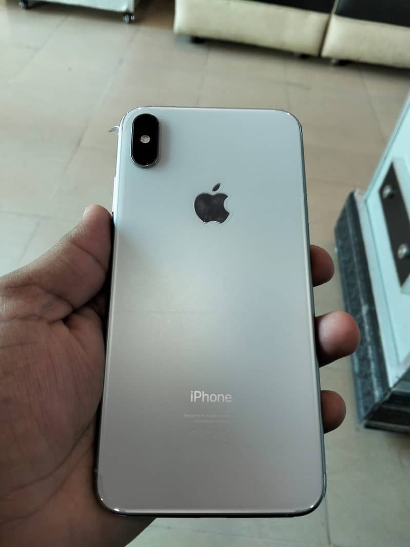 iPhone XS Max 1