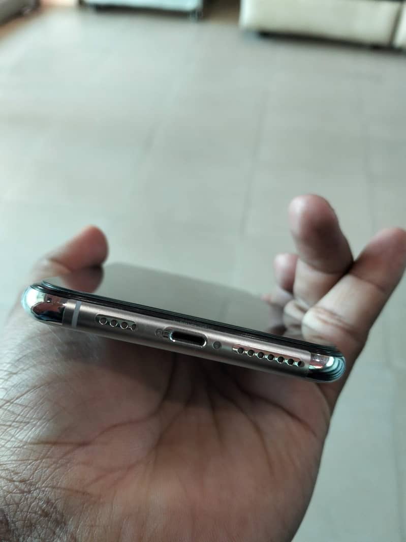 iPhone XS Max 4