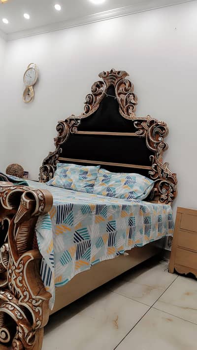 Urgent Sale /Royal bed /1 Big Roof touching mirror /dewan