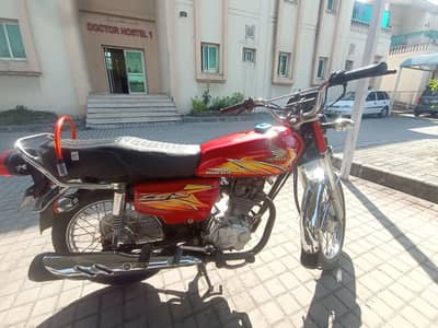 Honda 125, 2021 model good condition for sale.