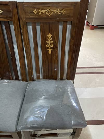 Dinning table with 6 chairs for sale