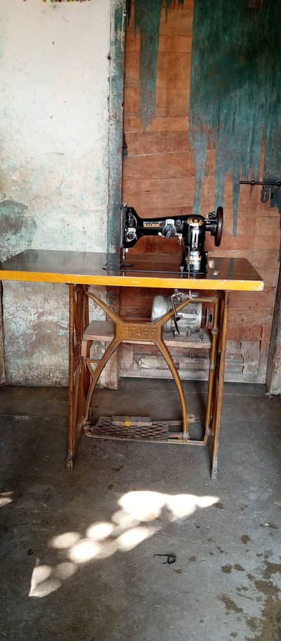 “Brand New Sewing Machine with Pico and Embroidery Features for Sale”