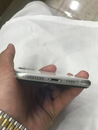 I phone 11 pro max non 256 GB penal change