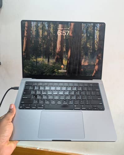 MacBook M2 Designed for Heavy Use