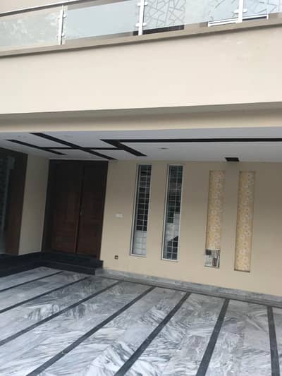 10 Marla Lower Portion For Rent In CC Block Like New portion Bahria town lahore