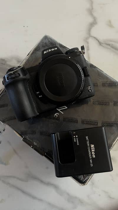 Nikon Z6 with box & all accessories