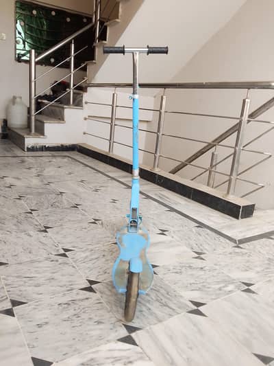 Kids Scootie for sale just in 10000