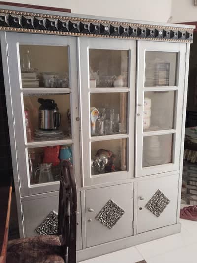 showcase bht ACHI quality ka ha. bilkul theak h or new ha 03081243004