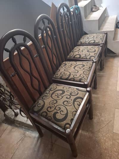 4 chairs 2 pcs ok 2 pcs damage