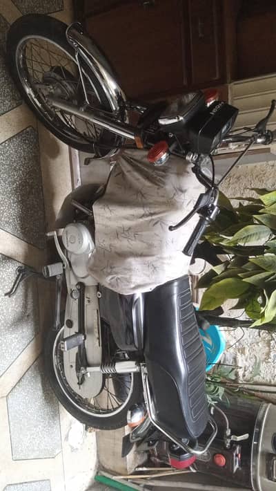 honda 125 in lush condition