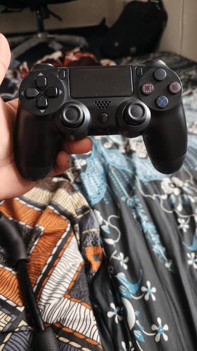 PS 4 controller with dual shock motor