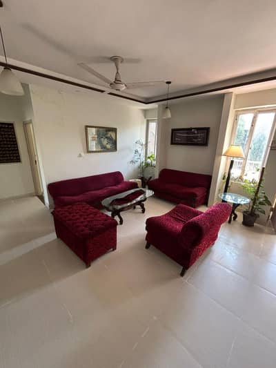 durable 5 seater with ottoman in good condition