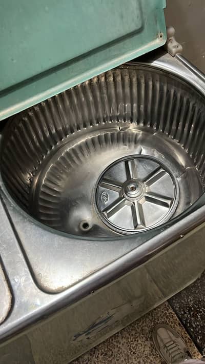 2 Hand  washing machine