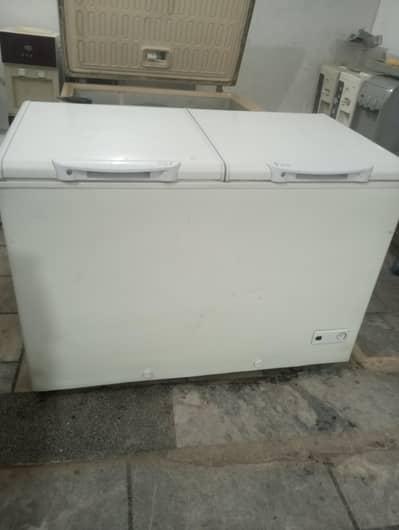 Hair Double Door freezer.