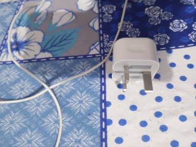 i phone charger new condituon