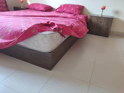kingbsize bedset without headboard (mdf) + dressing + side tables