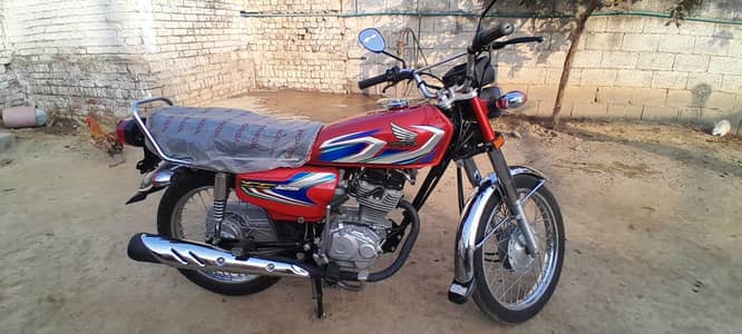 2022 model ha bilkul b ni chla  4 sal gar hi khra tha total jenion ha