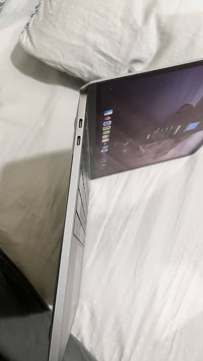 Macbook pro 2017 with touch bar 13 inch