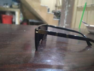 its    sun glasses and its used