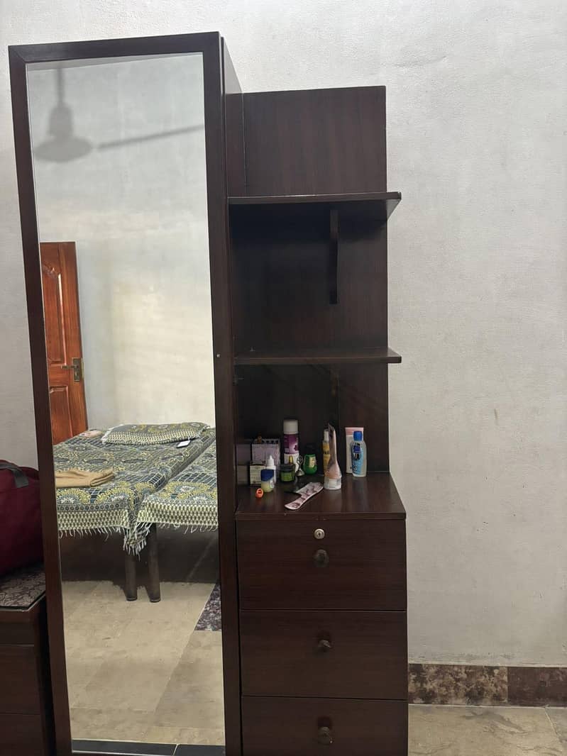 Dressing table 0