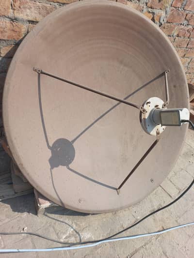 دو عدد ڈش انٹینا بمعہ 3 عدد ایل این بیز برائے فروخت