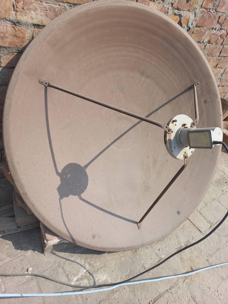 دو عدد ڈش انٹینا بمعہ 3 عدد ایل این بیز برائے فروخت 0