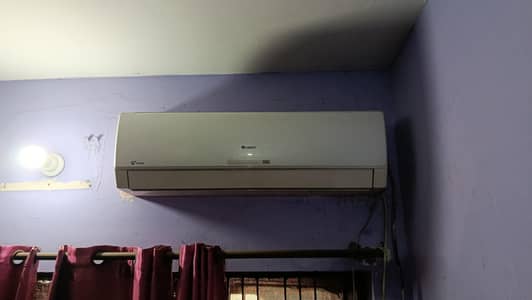 Green 1.5 Ton AC for Sale