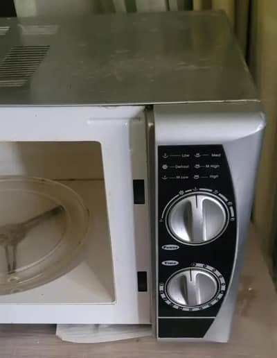 Dawlance Microwave Oven for Sale – Rs. 11000