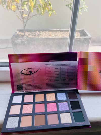 LIMITED EDITION MORPHE EYESHADOW PALETTE