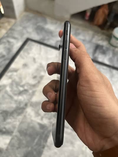 iPhone SE 2022 all ok 64 gb water peck 100%