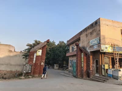 8 Marla Corner plot Near Park Masjid commercial market