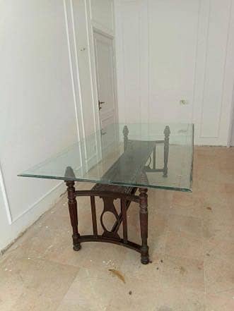 Dining table for sale - in excellent condition