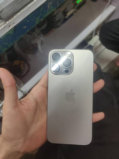 15 pro max 90 healt 10 /10