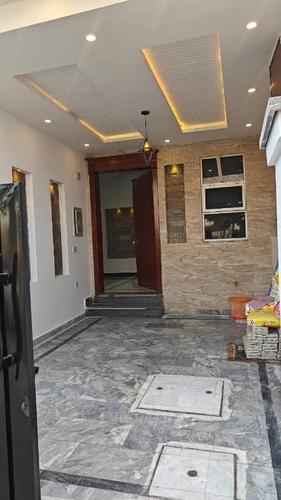 5 maral full house 3 bed accommodation 1 American kitchen 1 Servent two species TV lounge available for rent in Bahria Enclave