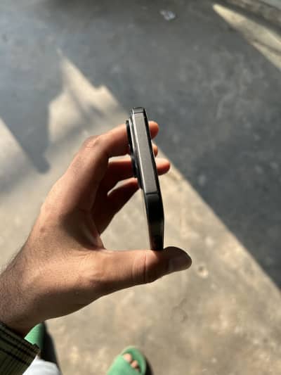 Iphone 16 pro max LLA non PTA 4 months sim time