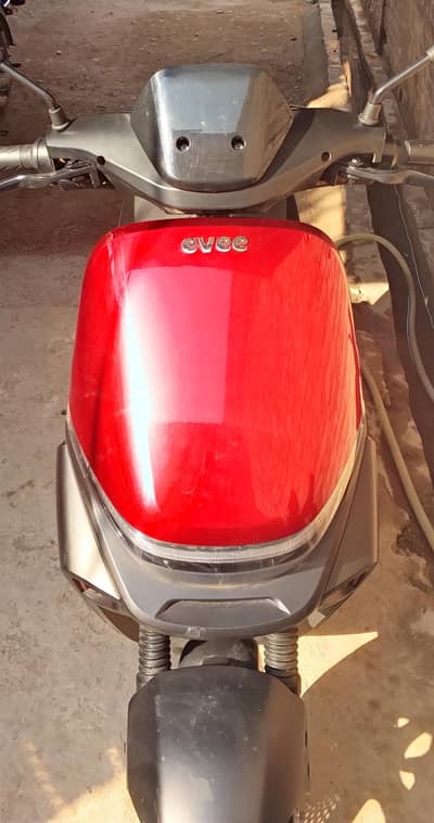 Evee S1 Scotylike Brand New Scooty Available just 1300 KMs used 10/10.