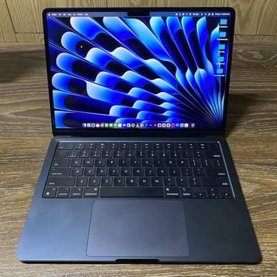 Macbook Air M4 | 13" Inch | 16/256 gb | 100% Health | 10/10 Condition